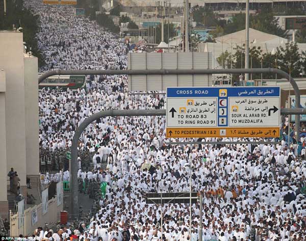 Biaya Haji Turun US$502, Bonus Catering 15 Hari dan Bus Sholawat