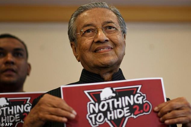 Keluarga Kerajaan Malaysia Serukan Mahathir Hadapi Dugaan Hina Etnis Bugis