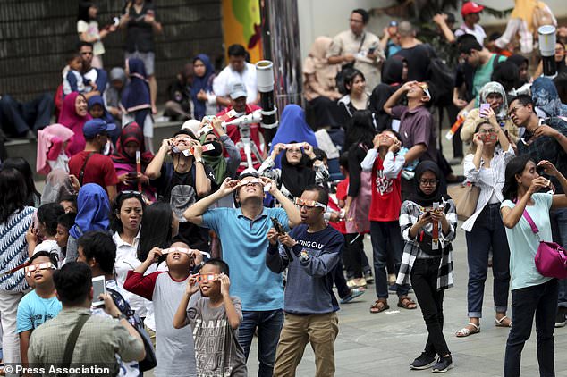 Gerhana Matahari `Cincin Api` Pukau Jutaan Warga Asia plus Indonesia