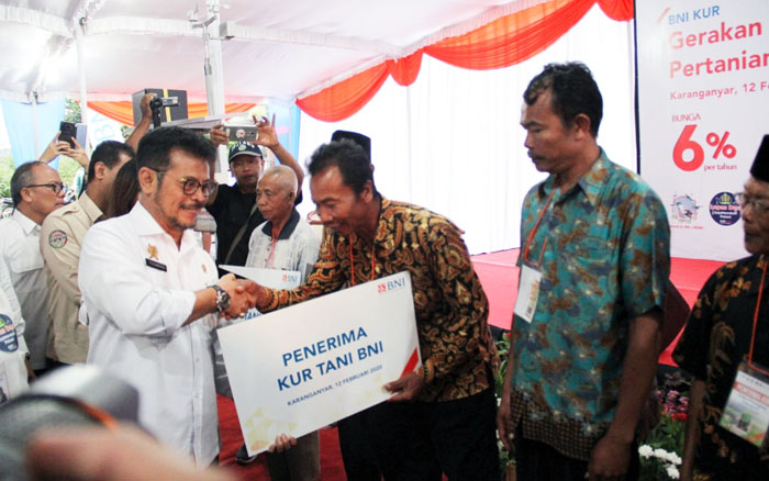 SmartFarming BNI, Mentan SYL Serahkan KUR Rp4,1 M untuk Petani Karanganyar