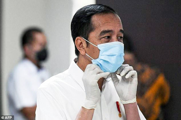 Atasi Corona, Jokowi Pilih Opsi Status Darurat Kesehatan dan PSBB