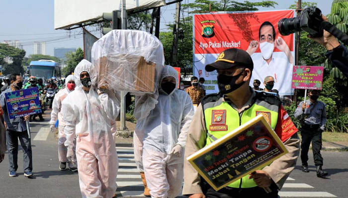 Arak Keranda Jenazah, Kiat Sosialisasi Bahaya Covid-19 di Jakarta