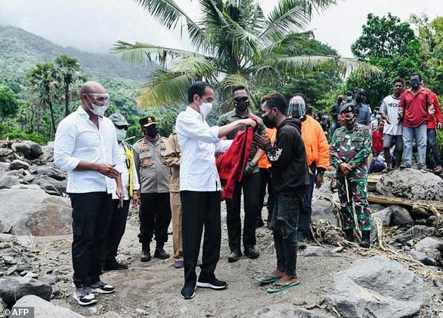 Presiden Jokowi Temui Korban Banjir Bandang NTT