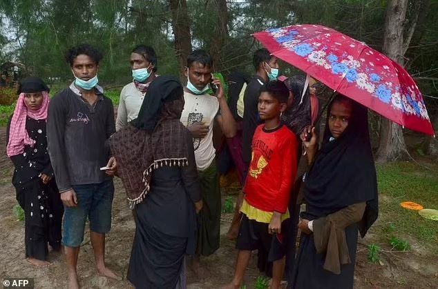 Puluhan Warga Rohingya Terdampar di Pulau Aceh Timur