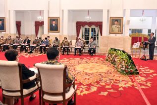 Hadapi Ekonomi 2023, Jokowi: Optimis Tapi Tetap Waspada