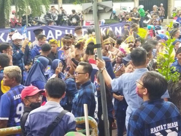 Tidak Lolos Pemilu 2024, Massa Partai Prima Demo Gedung KPU