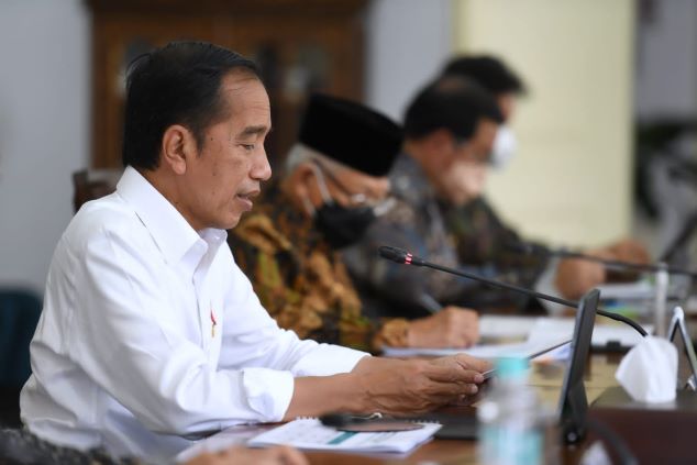 Jokowi Izinkan Masyarakat Tak Pakai Masker di Area Terbuka