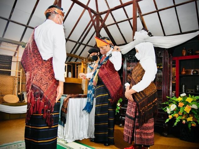 Kunjungi NTT, Jokowi Dianugerahi Gelar ´Mosalaki Ulu Beu Eko Bewa´