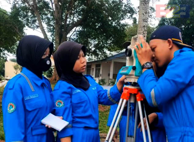 Pantau Pergerakan Lahan, Politeknik Enjiniring Kementan Terapkan Theodolit