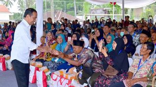 Presiden Jokowi Cek Penyaluran Bansos Beras di Salatiga