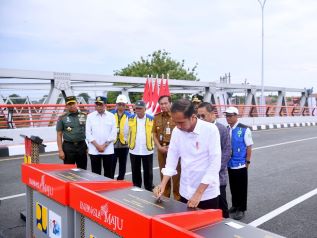 Presiden Jokowi Resmikan Enam Jembatan Baru di Utara Jawa