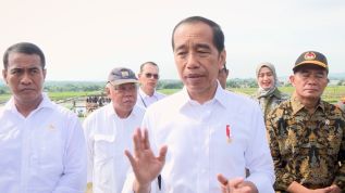 Presiden Jokowi: Petani Bisa Gunakan KTP untuk Beli Pupuk