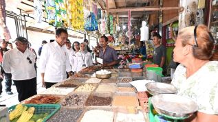 Presiden Jokowi Cek Stok Bahan Pangan di Tanjungbalai