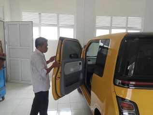 Tingkatkan Pendidikan Vokasi, Presiden Jokowi Kirim Mobil Listrik untuk SMKN 1 Rangas Mamuju