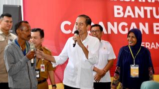 Cek Stok Pangan, Presiden Jokowi Kunjungi Gudang Bulog di Merangin