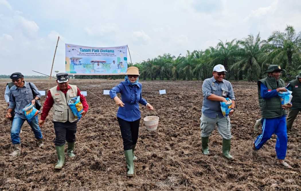 Tingkatkan Produktivitas, Kementan Tanam & Kukuhkan Brigade Pangan Banyuasin