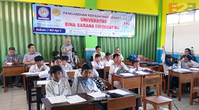 Literasi Digital, UBSI Dampingi Guru & Siswa Madrasah Depok Mahir gunakan PhotoShop