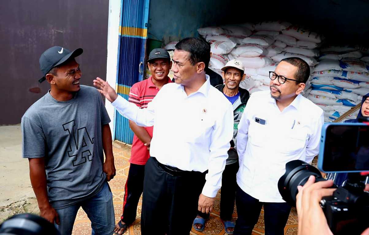 Harga Turun, Petani Tersenyum: Mentan Amran dan KSP Qodari Sidak Kios Pupuk