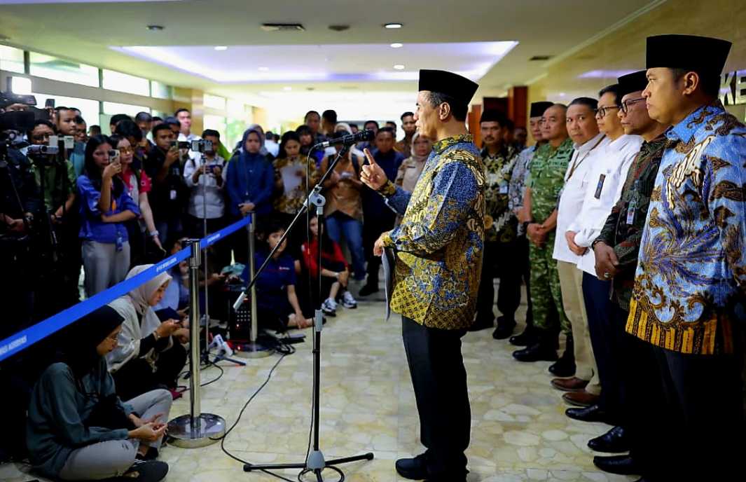 Pemerintah Salurkan Bantuan Pangan bagi Korban Bencana Sumatera<br><i>Indonesian Govt Provides Food Aid to Disaster Victims in Sumatra</i> Indonesian Govt Provides Food Aid to Disaster Victims in Sumatra