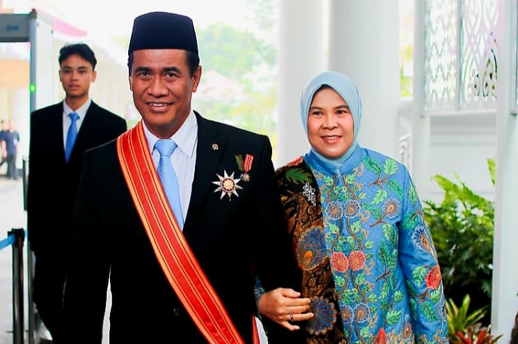 Mentan Amran Sulaiman Terima Bintang Mahaputra Adipurna dari Presiden