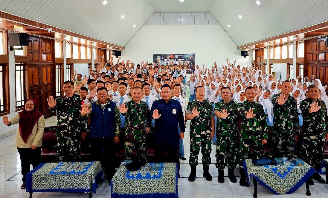 Cegah sejak Dini, Satgas Karhutla Mabes TNI Edukasi Siswa SMK-PPN Sembawa<br><i>Millennial Farmers Development are the Target of Indonesia`s SMKPPN Sembawa</i> Millennial Farmers Development are the Target of Indonesia`s SMKPPN Sembawa