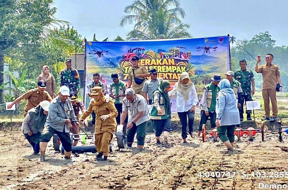 Kementan Dorong Oplah Menuju IP 300 di Pagar Alam, Percepat Tanam Serempak<br><i>Millennial Farmers Development are the Target of Indonesia`s SMKPPN Sembawa</i> Millennial Farmers Development are the Target of Indonesia`s SMKPPN Sembawa