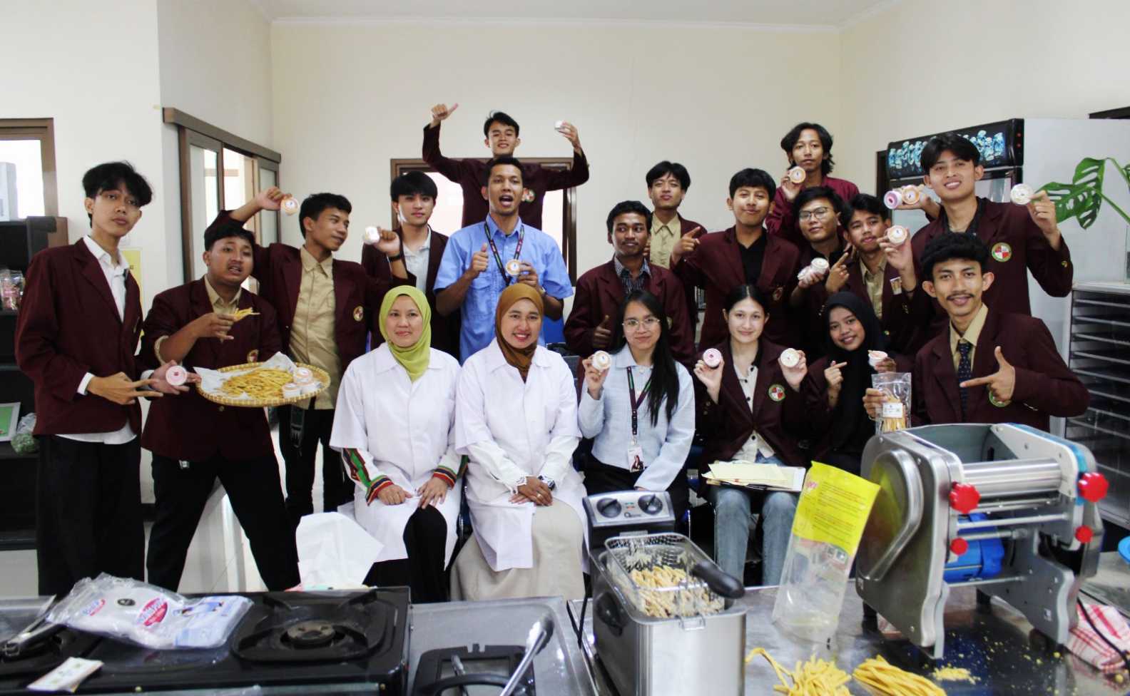 Peluang Bisnis, UPT Kementan Bekali Gen Z Keterampilan Hilirisasi Pertanian<br><i>West Java`s Lembang Agricultural Training Center Support Indonesian Farmers</i> West Java`s Lembang Agricultural Training Center Support Indonesian Farmers