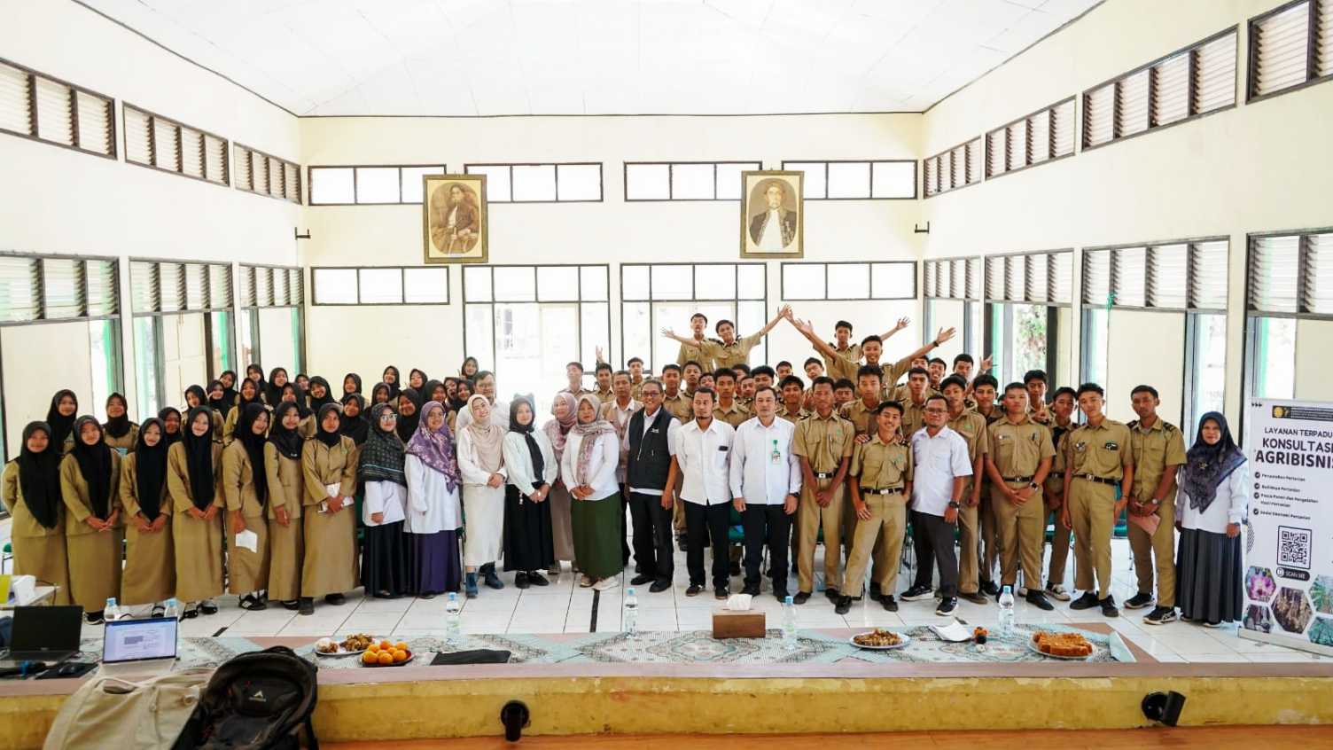 Kementan Bekali Siswa SMK Sumedang, Wawasan Agribisnis dan Hidroponik<br><i>West Java`s Lembang Agricultural Training Center Support Indonesian Farmers</i> West Java`s Lembang Agricultural Training Center Support Indonesian Farmers