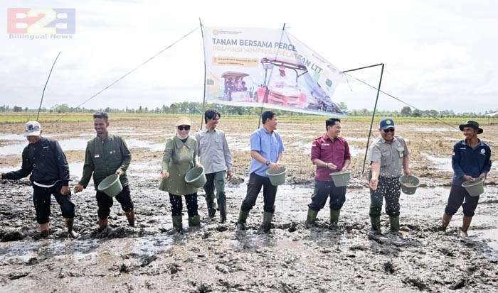 Percepatan LTT, Kementan gelar Tanam Bersama di Lokasi Oplah Banyuasin Sumsel<br><i>Millennial Farmers Development are the Target of Indonesia`s SMKPPN Sembawa</i> Millennial Farmers Development are the Target of Indonesia`s SMKPPN Sembawa
