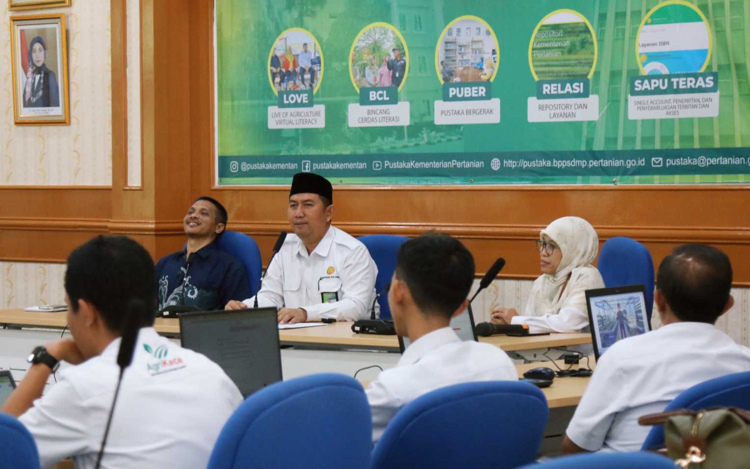 The Agricultural Library Support Indonesian Farmers in Achieving Food Self-sufficiency