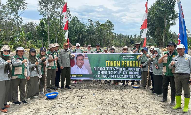 Tanam Perdana, UPT Pelatihan Kementan Dukung CSR dan Oplah di Luwu Utara<br><i>Sulawesi`s Batangkaluku Agricultural Training Center Support Indonesian Farmers</i> Sulawesi`s Batangkaluku Agricultural Training Center Support Indonesian Farmers
