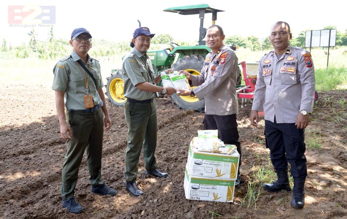 Sinergi Kementan, Polri dan BMKG Tanam Perdana Jagung 3 Hektar di Kota Banjarbaru<br><i>Millennial Farmers Development are the Target of Indonesia`s SMKPPN Banjarbaru</i> Millennial Farmers Development are the Target of Indonesia`s SMKPPN Banjarbaru