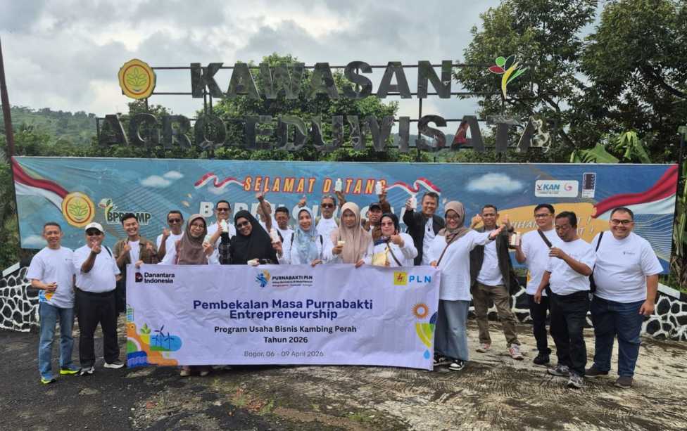 Farmtastic BBPKH Cinagara, Pensiunan PLN Antusias Belajar Olahan Susu Sapi Kambing<br><i>West Java`s Cinagara Animal Health Training Center Support Indonesian Farmers</i> West Java`s Cinagara Animal Health Training Center Support Indonesian Farmers