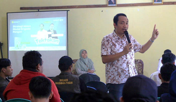 The Agricultural Library Support Indonesian Farmers to Attain Food Self-sufficiency