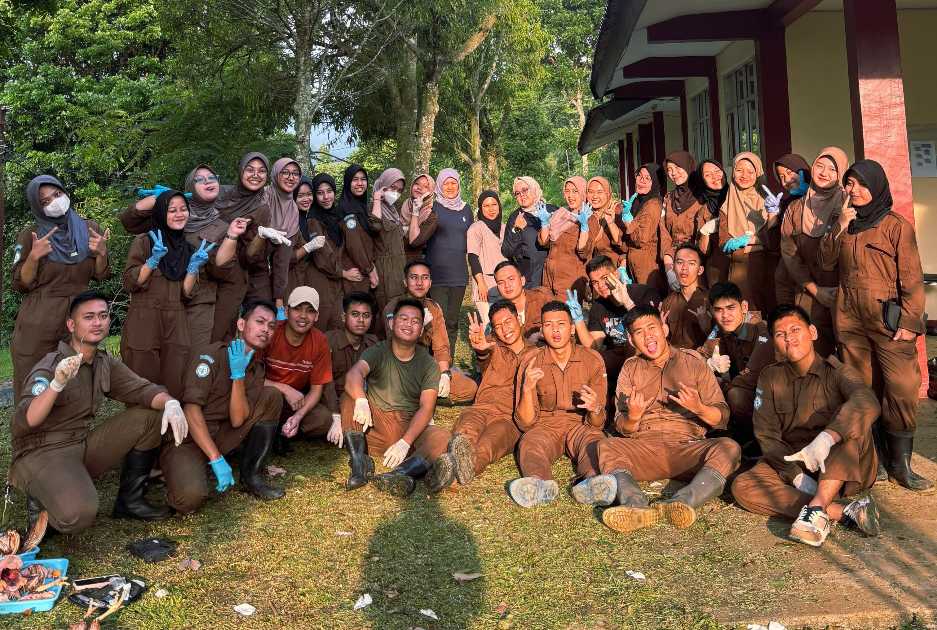 Paramedik Veteriner, BBPKH Cinagara Perkuat Skill Klinis Mahasiswa Polbangtan<br><i>West Java`s Cinagara Animal Health Training Center Support Indonesian Farmers</i> West Java`s Cinagara Animal Health Training Center Support Indonesian Farmers