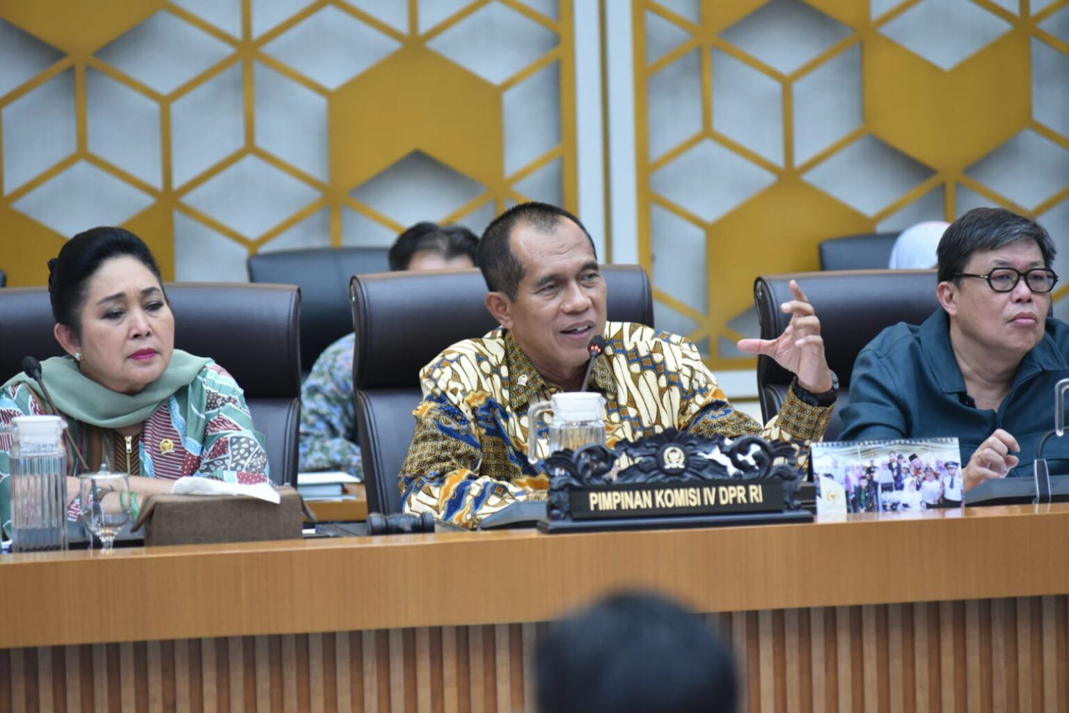 Lihat Data & Fakta, Komisi IV DPR Soroti Distorsi Informasi Swasembada Pangan<br><i>TheAgricultural Library Support Indonesian Farmers in Achieving Food Self-sufficiency</i> TheAgricultural Library Support Indonesian Farmers in Achieving Food Self-sufficiency