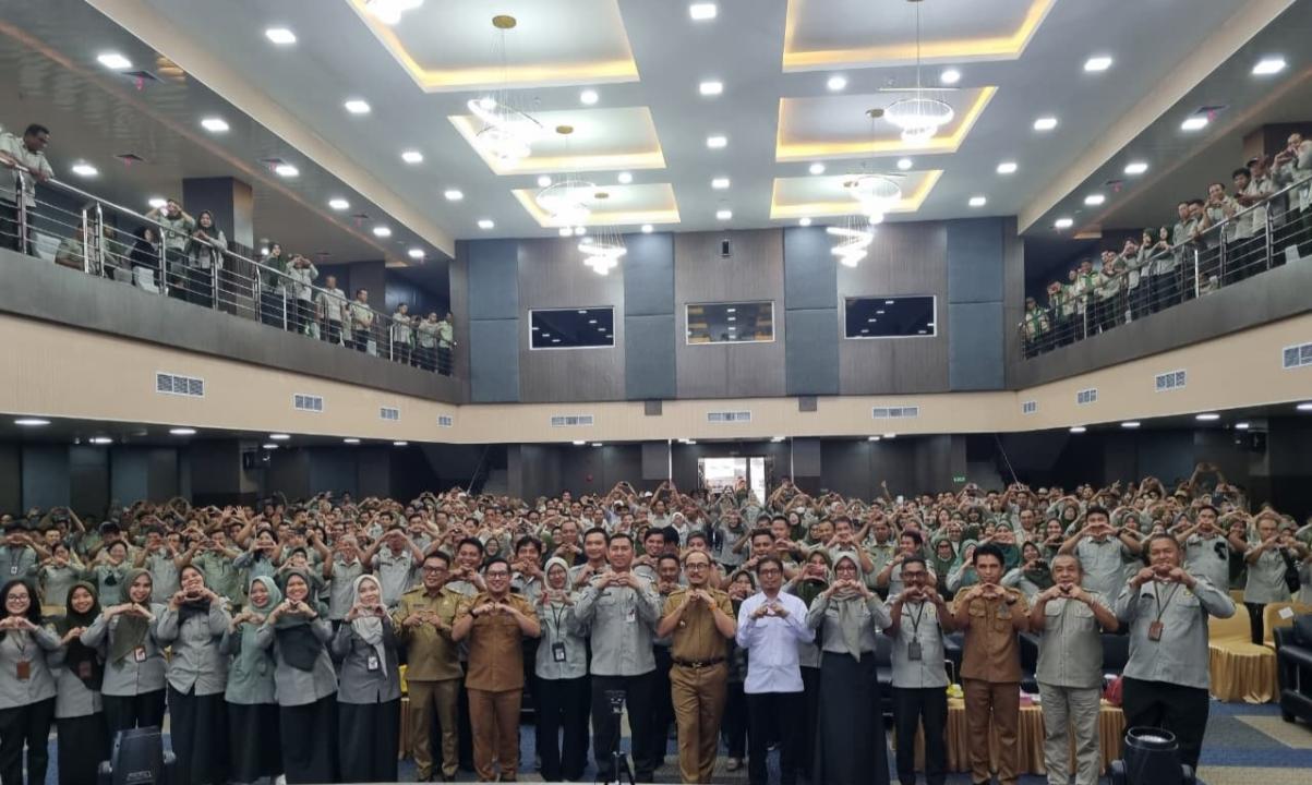 Literasi Pertanian Kunci Kinerja Penyuluh, Gubernur Sulbar Apresiasi Mentan Amran<br><i>The Agricultural Library Support Indonesian Farmers in Achieving Food Self-sufficiency</i> The Agricultural Library Support Indonesian Farmers in Achieving Food Self-sufficiency