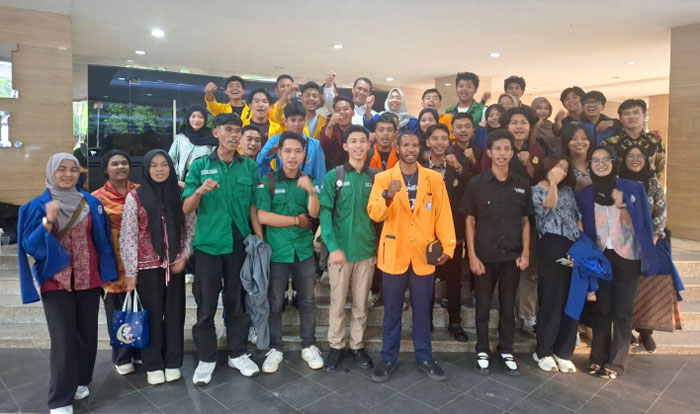 Mentan Amran Dengar Aspirasi Mahasiswa dan Beri Solusi Cepat di Lobi Kementan
