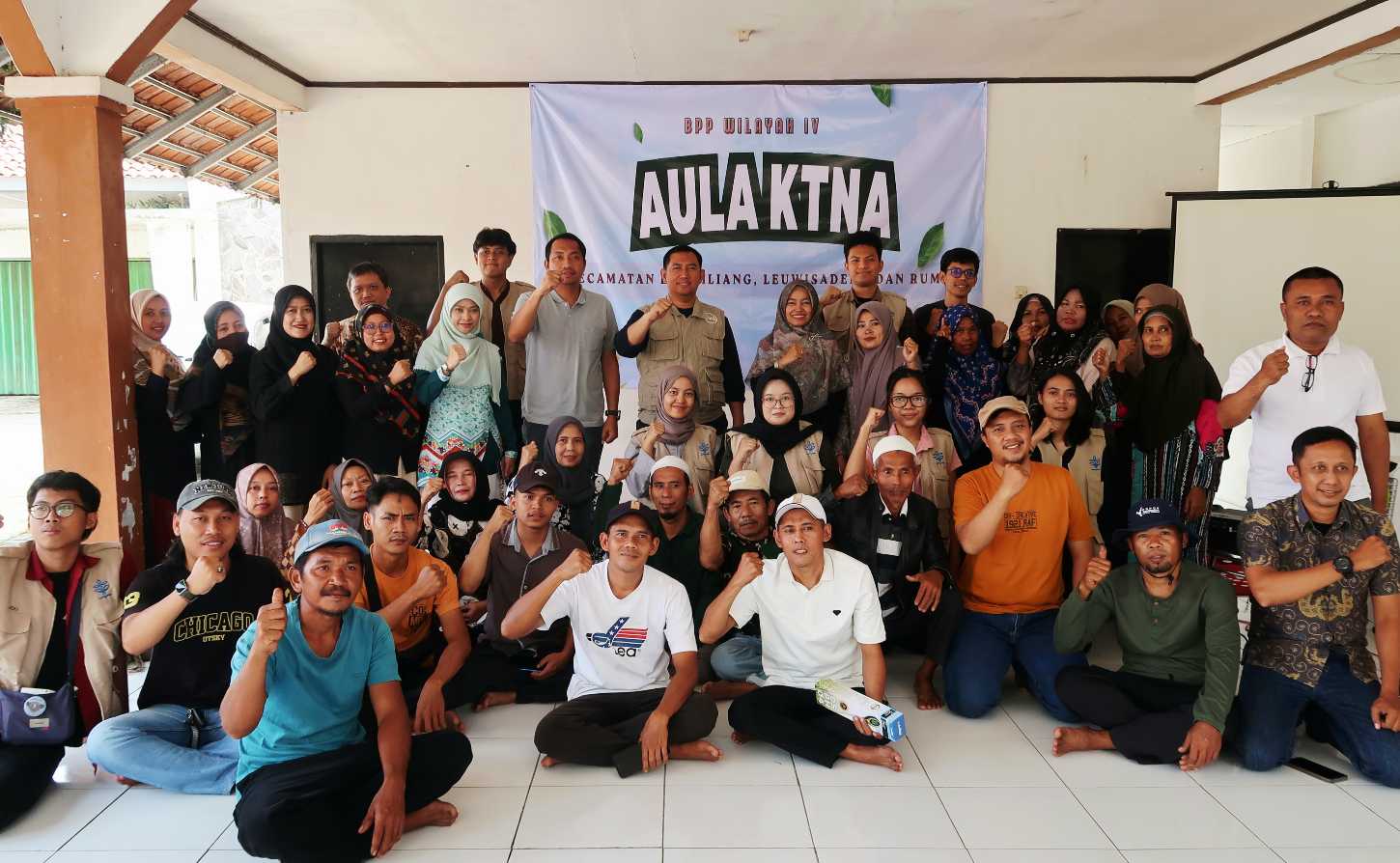 Perkuat Literasi Penyuluh Petani, Kementan Optimalkan Program PM-AAS dan KUR<br><i>The Agricultural Library Support Indonesian Farmers in Achieving Food Self-sufficiency</i> The Agricultural Library Support Indonesian Farmers in Achieving Food Self-sufficiency