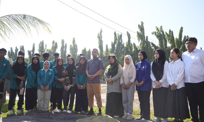 Penguatan SDM, Kementan Latih Petani Milenial Terapkan Teknik Tanam PM-AAS <br><i>Sulawesi`s Batangkaluku Agricultural Training Center Support Indonesian Farmers</i> Sulawesi`s Batangkaluku Agricultural Training Center Support Indonesian Farmers