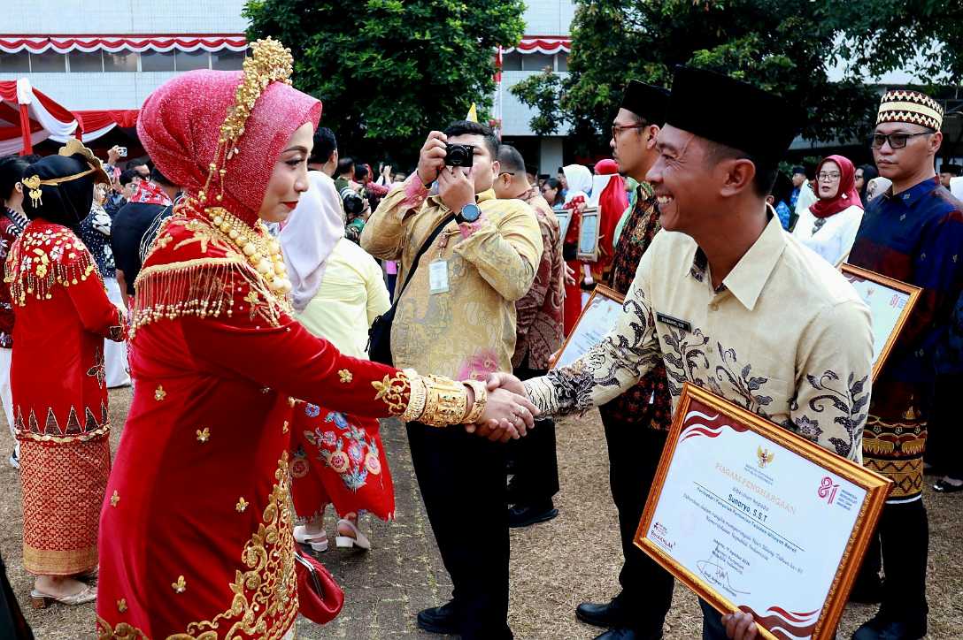 Indonesian Govt Awarded the Independence Award to the Agricultural Sector