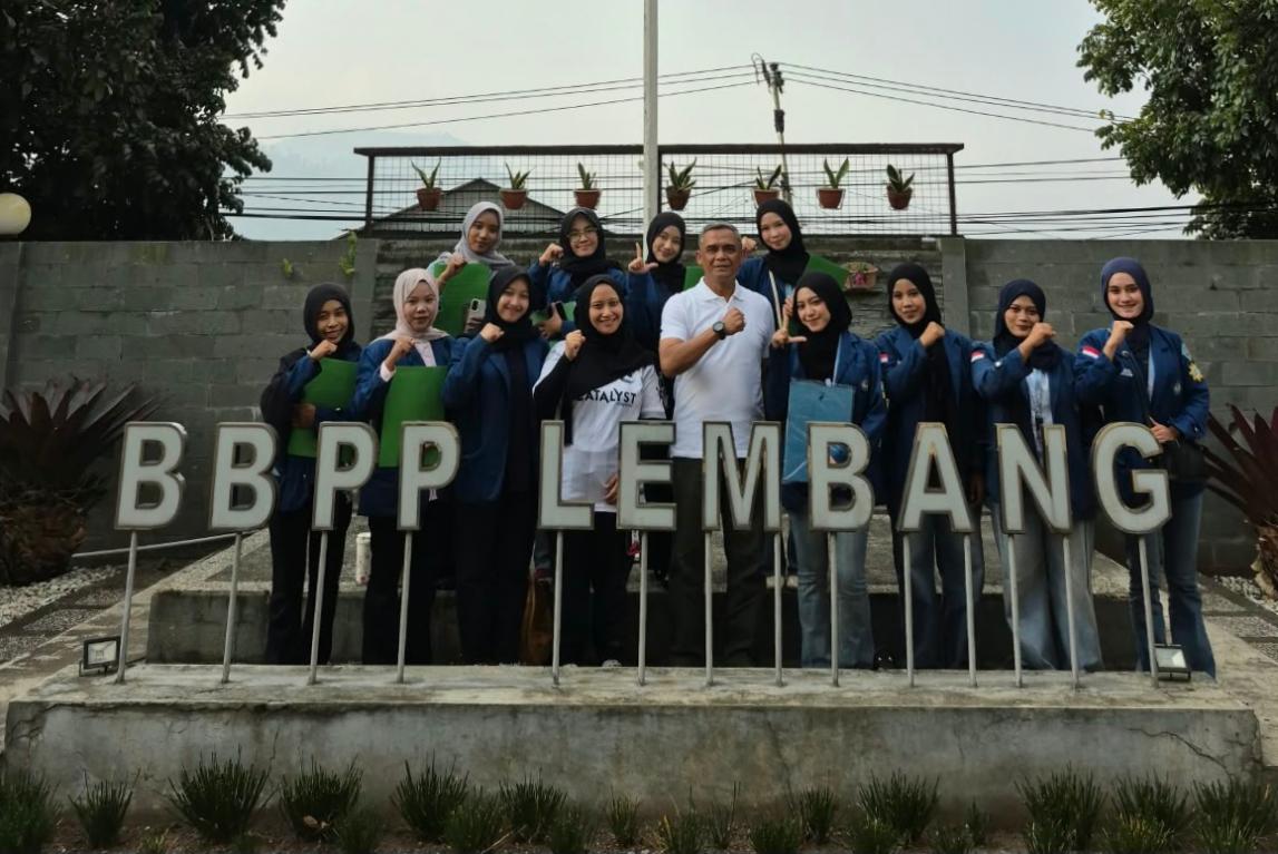 Mahasiswa Faperta Unila Uraikan Inovasi Hortikultura Modern BBPP Lembang<br><i>West Java`s Lembang Agricultural Training Center Support Indonesian Farmers</i> West Java`s Lembang Agricultural Training Center Support Indonesian Farmers