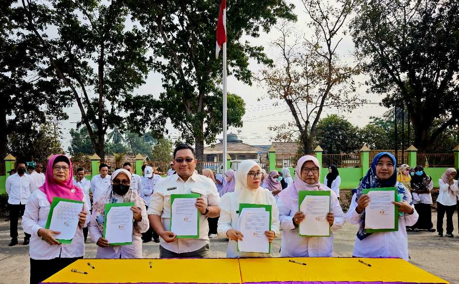 Cegah Judi Online, Kementan Perkuat Komitmen Integritas SDM Pertanian<br><i>Millennial Farmers Development are the Target of Indonesia`s SMKPPN Sembawa</i> Millennial Farmers Development are the Target of Indonesia`s SMKPPN Sembawa