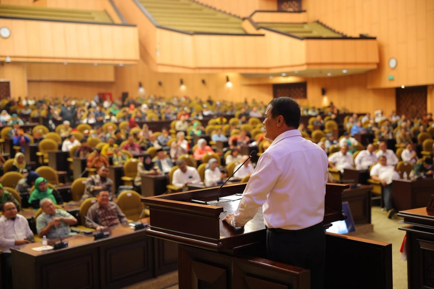 Simposium KAHMI, Mentan: "Kemandirian Pangan Benteng Lindungi Rakyat"<br><i>Indonesian Govt Support the Farmers to Increase National Food Production</i> Indonesian Govt Support the Farmers to Increase National Food Production