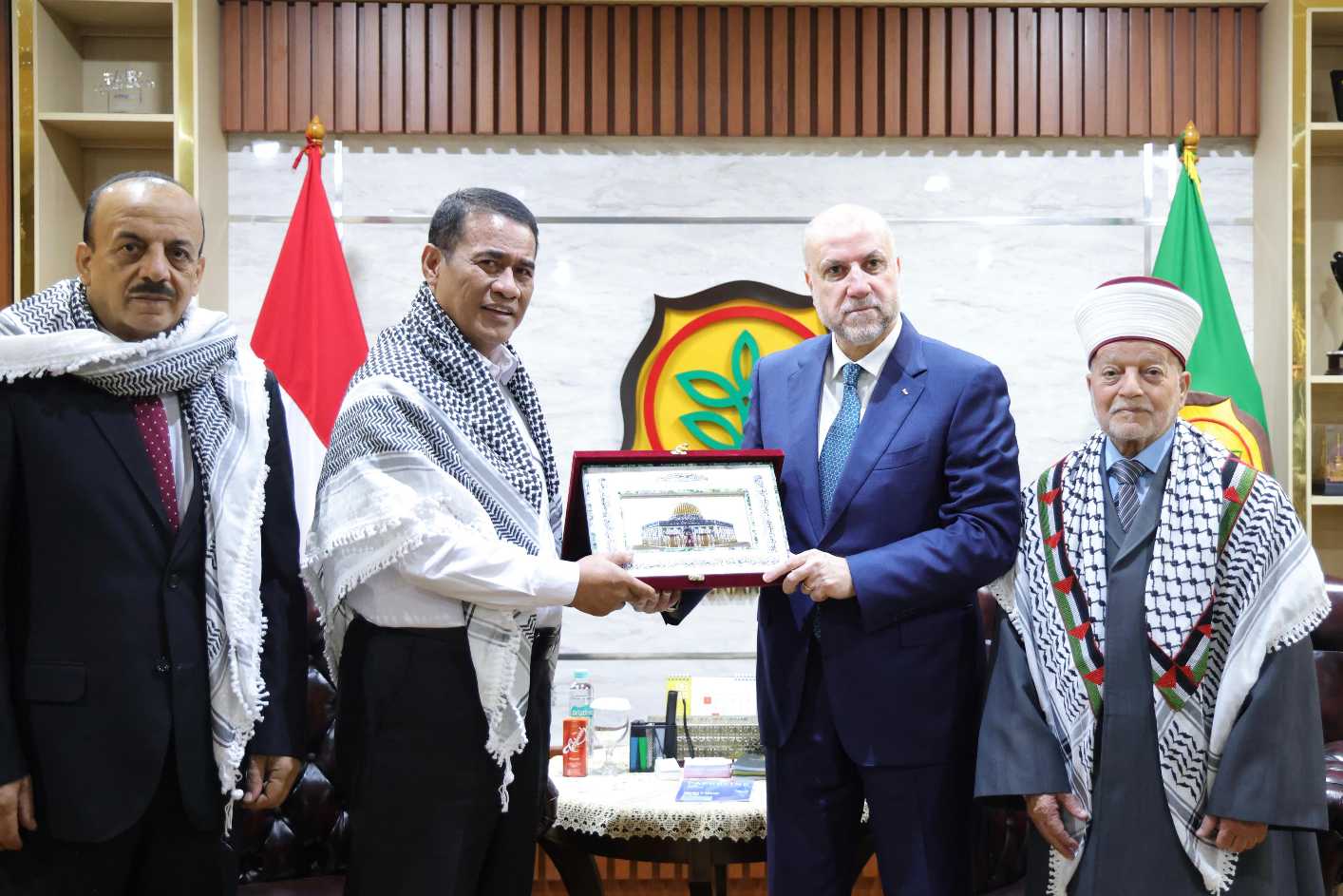 Mentan Amran Berikan Beasiswa bagi 20 Mahasiswa Palestina, Dorong Kerja Sama Pendidikan dan Pertanian